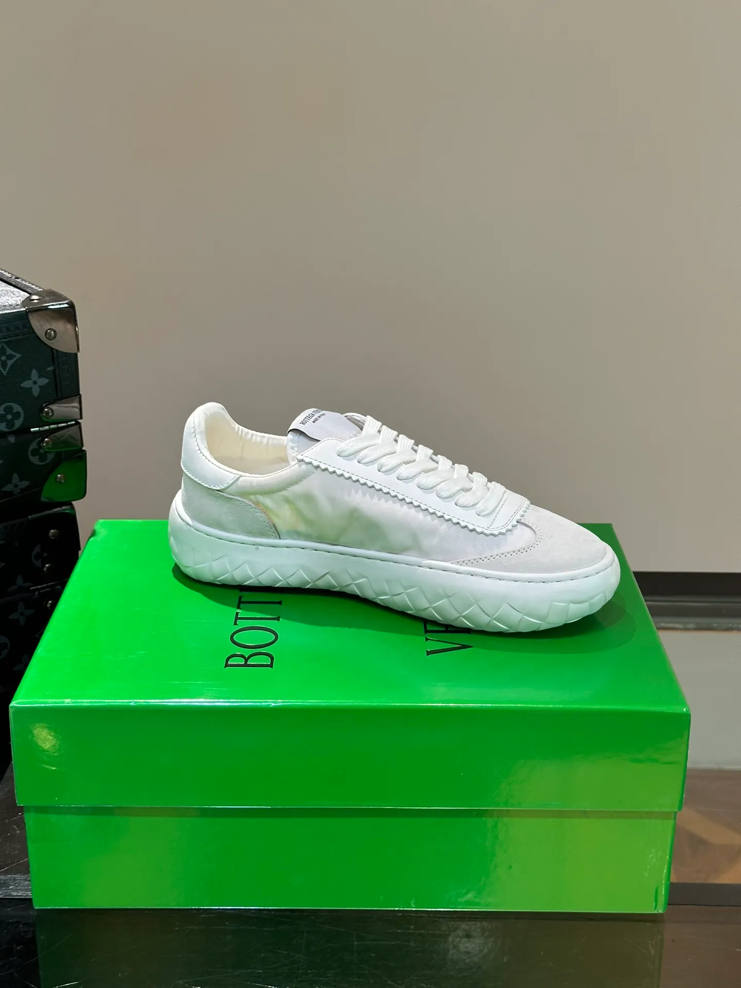 p440💰Men's Shoes BV/Bottega Veneta🆕The new men's moral training sneakers, made of Sneaker technology nylon and suede, inspired by retro basketball shoes, a new interpretation of classic sneakers, a lightweight, comfortable and breathable summer must-have item, the soles are made of classic woven texture, super recognizable, nylon suede stitching, full of texture!  Size: 38-45